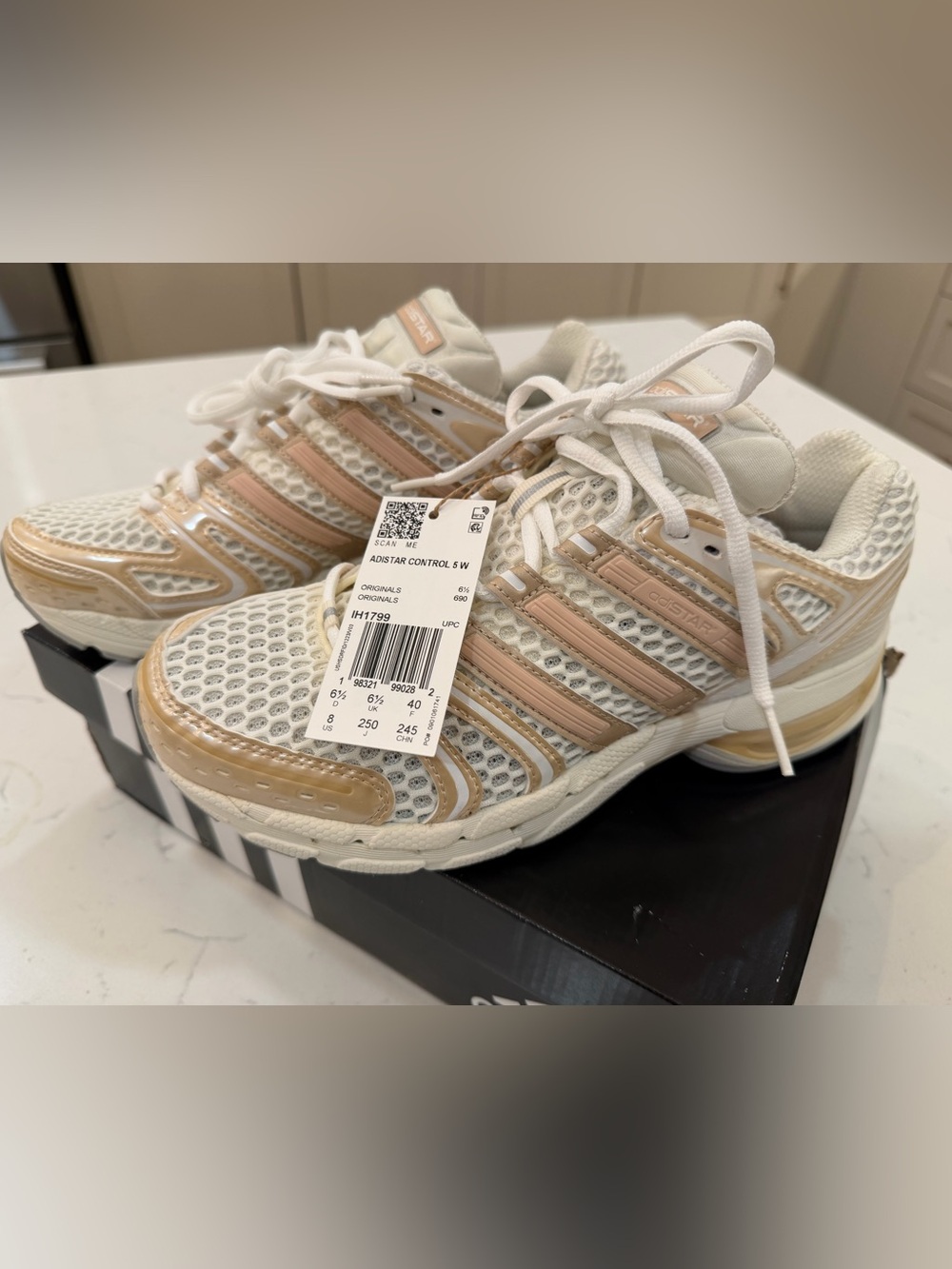 Adidas Women’s White and Beige Adistar Control SW Sneakers-8 NWT